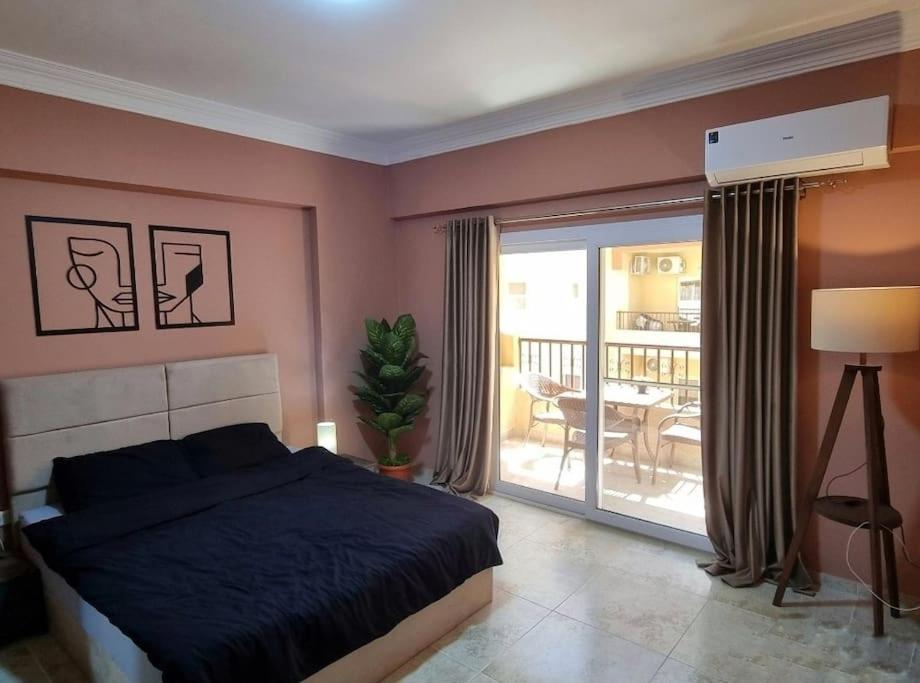 - Westside Village Apartament *