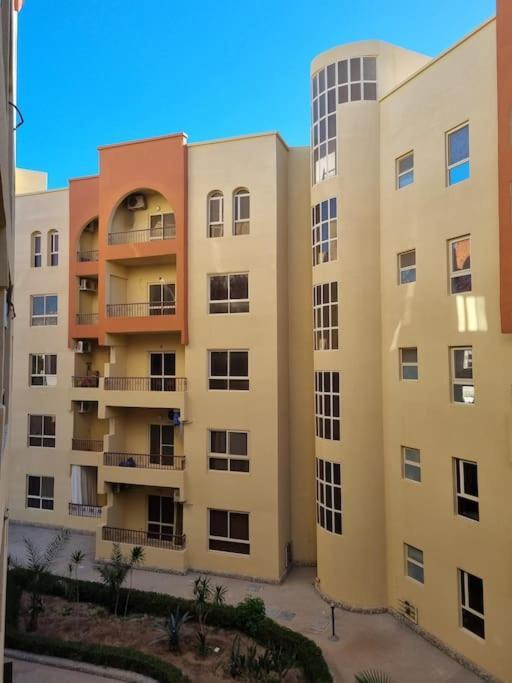 - Westside Village Apartament *